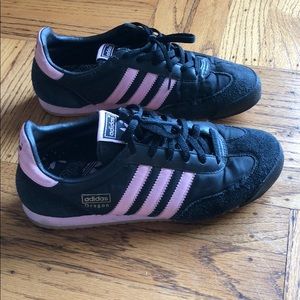 adida dragon sneakers in black and pink size 5